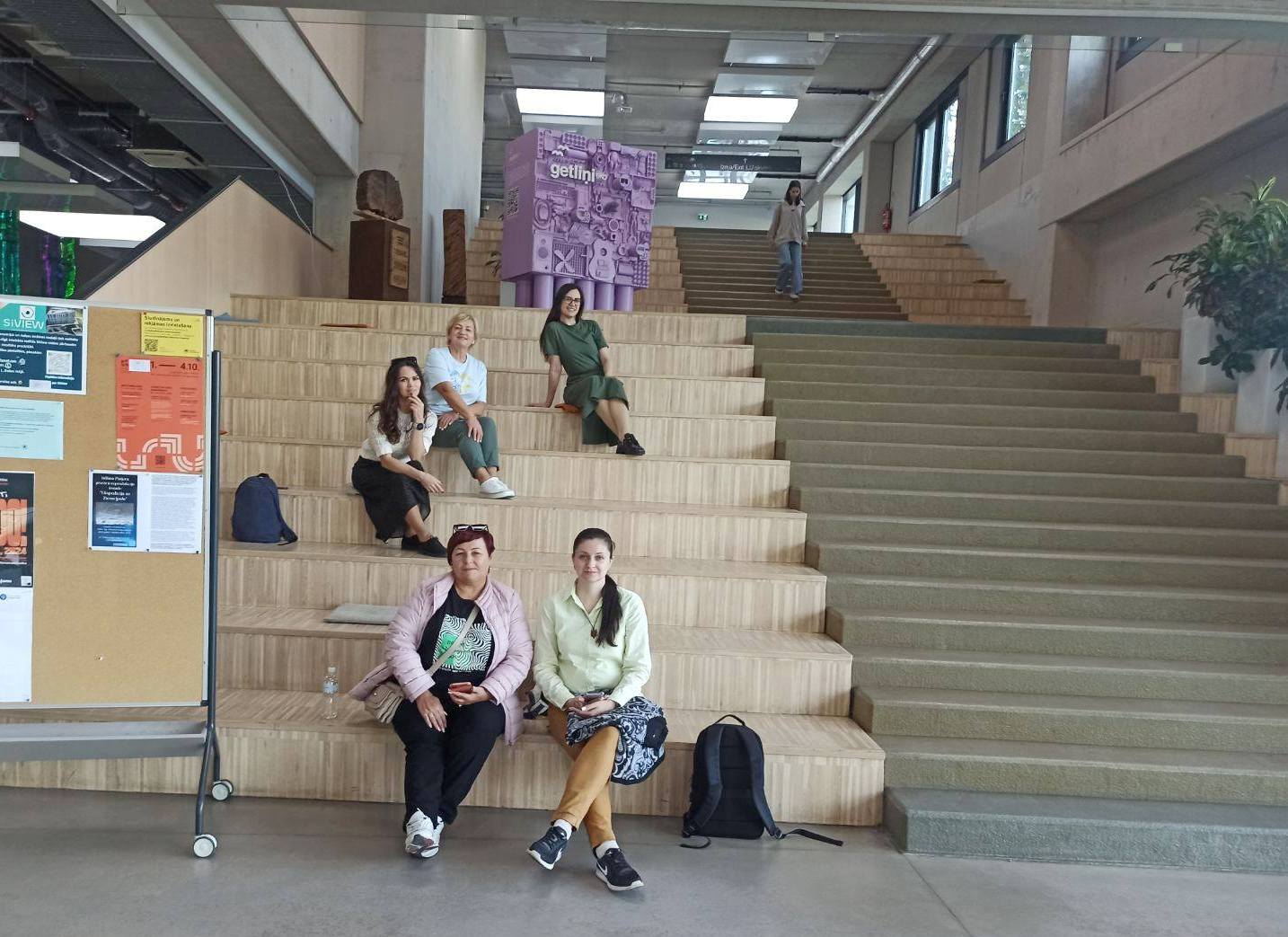 Сучасний дизайн приміщень університету створює дуже комфортний простір для студентів та викладачів